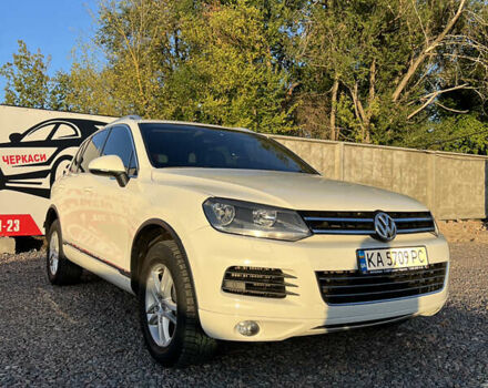 Белый Фольксваген Туарег, объемом двигателя 2.97 л и пробегом 319 тыс. км за 15000 $, фото 2 на Automoto.ua