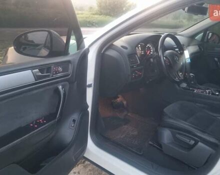 Белый Фольксваген Туарег, объемом двигателя 2.97 л и пробегом 332 тыс. км за 16500 $, фото 12 на Automoto.ua