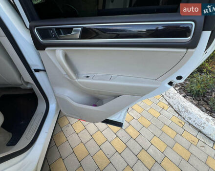 Белый Фольксваген Туарег, объемом двигателя 3.6 л и пробегом 181 тыс. км за 17770 $, фото 18 на Automoto.ua