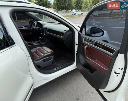 Белый Фольксваген Туарег, объемом двигателя 2.97 л и пробегом 267 тыс. км за 19900 $, фото 17 на Automoto.ua