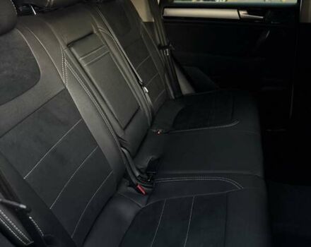 Білий Фольксваген Туарег, об'ємом двигуна 3 л та пробігом 200 тис. км за 18000 $, фото 12 на Automoto.ua