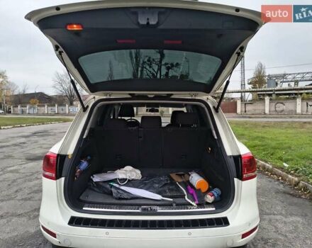 Белый Фольксваген Туарег, объемом двигателя 3 л и пробегом 346 тыс. км за 13500 $, фото 13 на Automoto.ua