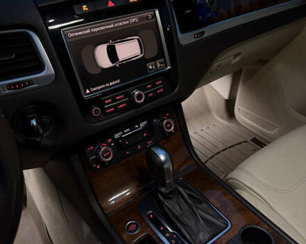 Белый Фольксваген Туарег, объемом двигателя 3.6 л и пробегом 296 тыс. км за 12900 $, фото 24 на Automoto.ua