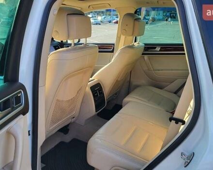 Белый Фольксваген Туарег, объемом двигателя 2.97 л и пробегом 320 тыс. км за 15400 $, фото 19 на Automoto.ua