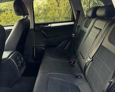 Білий Фольксваген Туарег, об'ємом двигуна 3 л та пробігом 200 тис. км за 18000 $, фото 13 на Automoto.ua