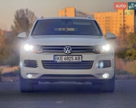 Білий Фольксваген Туарег, об'ємом двигуна 3 л та пробігом 200 тис. км за 18000 $, фото 3 на Automoto.ua