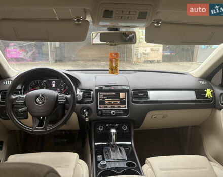 Білий Фольксваген Туарег, об'ємом двигуна 2.97 л та пробігом 296 тис. км за 16800 $, фото 1 на Automoto.ua