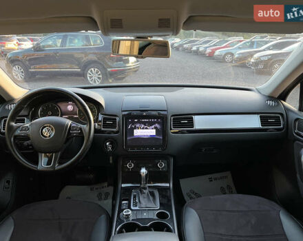 Белый Фольксваген Туарег, объемом двигателя 2.97 л и пробегом 319 тыс. км за 15000 $, фото 13 на Automoto.ua