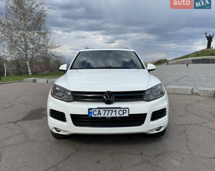 Білий Фольксваген Туарег, об'ємом двигуна 2.97 л та пробігом 298 тис. км за 19000 $, фото 1 на Automoto.ua