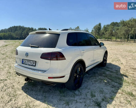 Білий Фольксваген Туарег, об'ємом двигуна 2.97 л та пробігом 298 тис. км за 19000 $, фото 4 на Automoto.ua