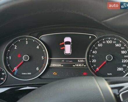 Білий Фольксваген Туарег, об'ємом двигуна 3 л та пробігом 200 тис. км за 18000 $, фото 16 на Automoto.ua