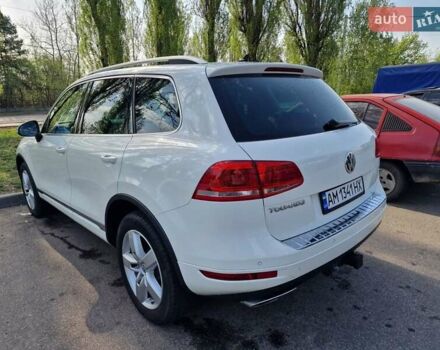 Белый Фольксваген Туарег, объемом двигателя 2.97 л и пробегом 240 тыс. км за 17900 $, фото 4 на Automoto.ua