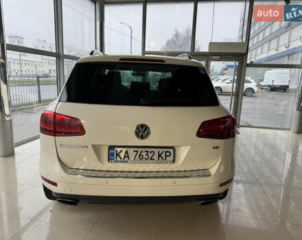 Белый Фольксваген Туарег, объемом двигателя 3.6 л и пробегом 280 тыс. км за 14500 $, фото 4 на Automoto.ua