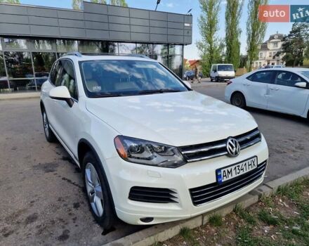 Белый Фольксваген Туарег, объемом двигателя 2.97 л и пробегом 240 тыс. км за 17900 $, фото 2 на Automoto.ua