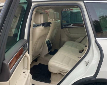 Белый Фольксваген Туарег, объемом двигателя 2.97 л и пробегом 340 тыс. км за 17700 $, фото 6 на Automoto.ua