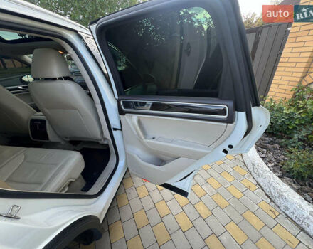 Белый Фольксваген Туарег, объемом двигателя 3.6 л и пробегом 181 тыс. км за 17770 $, фото 31 на Automoto.ua