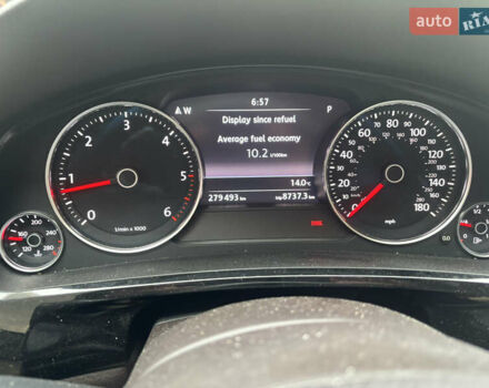 Білий Фольксваген Туарег, об'ємом двигуна 2.97 л та пробігом 296 тис. км за 16800 $, фото 2 на Automoto.ua