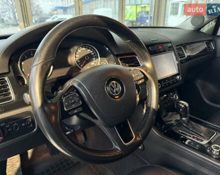 Белый Фольксваген Туарег, объемом двигателя 3.6 л и пробегом 280 тыс. км за 14500 $, фото 9 на Automoto.ua