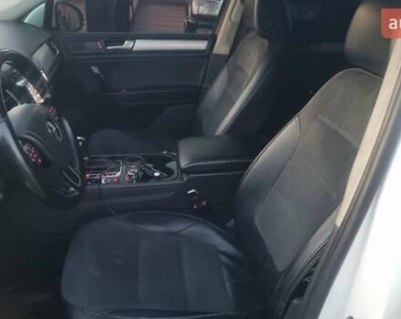 Белый Фольксваген Туарег, объемом двигателя 2.97 л и пробегом 332 тыс. км за 16500 $, фото 11 на Automoto.ua