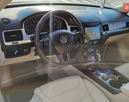 Белый Фольксваген Туарег, объемом двигателя 2.97 л и пробегом 320 тыс. км за 15400 $, фото 17 на Automoto.ua