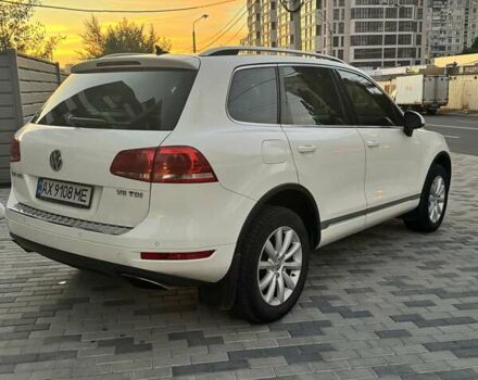 Білий Фольксваген Туарег, об'ємом двигуна 4.13 л та пробігом 195 тис. км за 26500 $, фото 4 на Automoto.ua