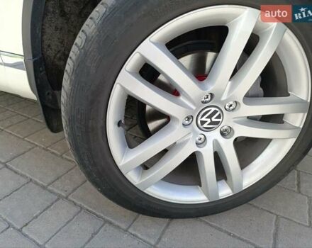 Белый Фольксваген Туарег, объемом двигателя 2.97 л и пробегом 250 тыс. км за 19000 $, фото 14 на Automoto.ua