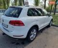 Белый Фольксваген Туарег, объемом двигателя 2.97 л и пробегом 240 тыс. км за 17900 $, фото 3 на Automoto.ua