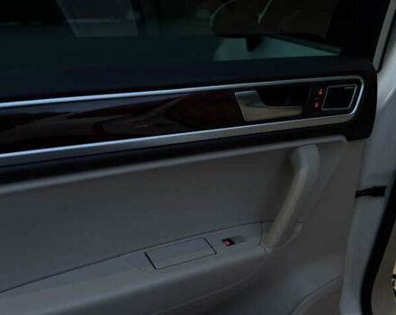 Белый Фольксваген Туарег, объемом двигателя 3.6 л и пробегом 296 тыс. км за 12900 $, фото 27 на Automoto.ua