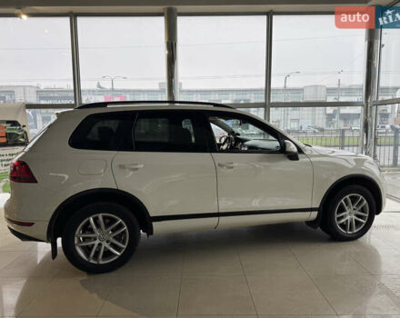 Белый Фольксваген Туарег, объемом двигателя 3.6 л и пробегом 280 тыс. км за 14500 $, фото 3 на Automoto.ua