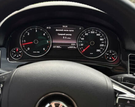 Белый Фольксваген Туарег, объемом двигателя 2.97 л и пробегом 221 тыс. км за 18500 $, фото 5 на Automoto.ua