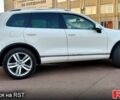 Білий Фольксваген Туарег, об'ємом двигуна 3 л та пробігом 320 тис. км за 15400 $, фото 1 на Automoto.ua