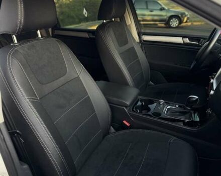 Білий Фольксваген Туарег, об'ємом двигуна 3 л та пробігом 200 тис. км за 18000 $, фото 1 на Automoto.ua