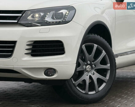 Белый Фольксваген Туарег, объемом двигателя 2.97 л и пробегом 189 тыс. км за 17450 $, фото 2 на Automoto.ua