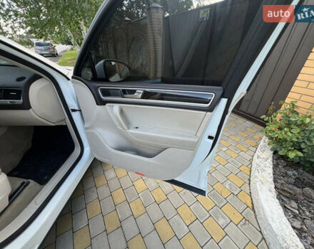 Белый Фольксваген Туарег, объемом двигателя 3.6 л и пробегом 181 тыс. км за 17770 $, фото 33 на Automoto.ua