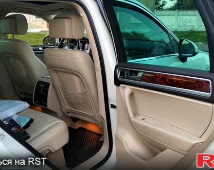 Білий Фольксваген Туарег, об'ємом двигуна 3 л та пробігом 320 тис. км за 15400 $, фото 5 на Automoto.ua