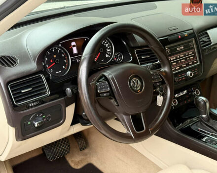 Білий Фольксваген Туарег, об'ємом двигуна 3.6 л та пробігом 250 тис. км за 14800 $, фото 8 на Automoto.ua