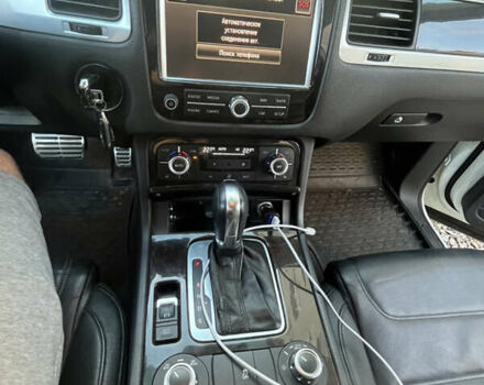 Белый Фольксваген Туарег, объемом двигателя 2.97 л и пробегом 262 тыс. км за 18500 $, фото 10 на Automoto.ua