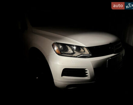 Білий Фольксваген Туарег, об'ємом двигуна 2.97 л та пробігом 298 тис. км за 19000 $, фото 18 на Automoto.ua