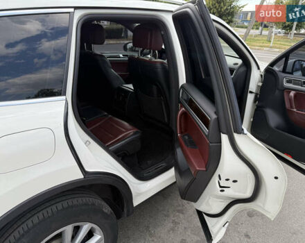 Белый Фольксваген Туарег, объемом двигателя 2.97 л и пробегом 267 тыс. км за 19900 $, фото 16 на Automoto.ua