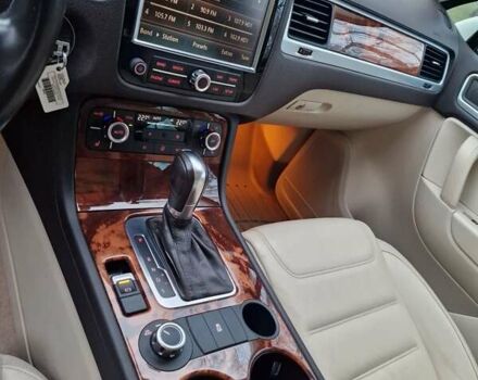 Белый Фольксваген Туарег, объемом двигателя 2.97 л и пробегом 240 тыс. км за 17900 $, фото 18 на Automoto.ua