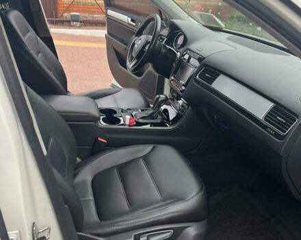 Белый Фольксваген Туарег, объемом двигателя 2.97 л и пробегом 315 тыс. км за 17700 $, фото 13 на Automoto.ua