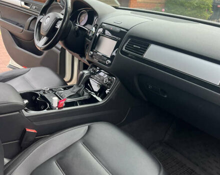 Белый Фольксваген Туарег, объемом двигателя 2.97 л и пробегом 315 тыс. км за 17700 $, фото 14 на Automoto.ua