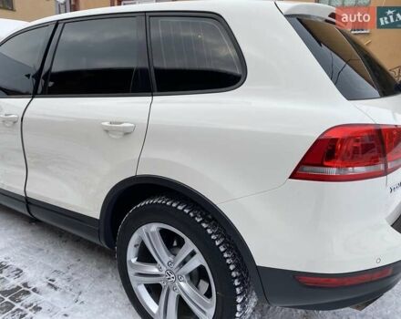 Белый Фольксваген Туарег, объемом двигателя 3 л и пробегом 290 тыс. км за 17999 $, фото 19 на Automoto.ua