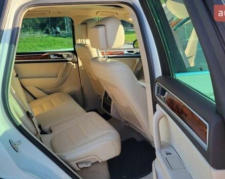 Белый Фольксваген Туарег, объемом двигателя 2.97 л и пробегом 320 тыс. км за 15400 $, фото 24 на Automoto.ua