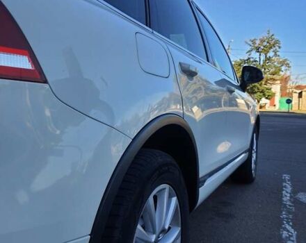 Белый Фольксваген Туарег, объемом двигателя 2.97 л и пробегом 411 тыс. км за 16000 $, фото 6 на Automoto.ua