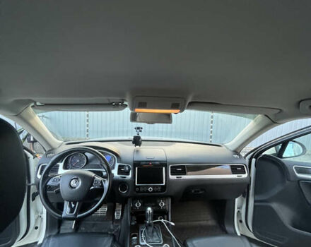 Белый Фольксваген Туарег, объемом двигателя 2.97 л и пробегом 262 тыс. км за 18500 $, фото 12 на Automoto.ua