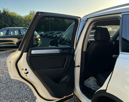 Белый Фольксваген Туарег, объемом двигателя 2.97 л и пробегом 319 тыс. км за 15000 $, фото 16 на Automoto.ua