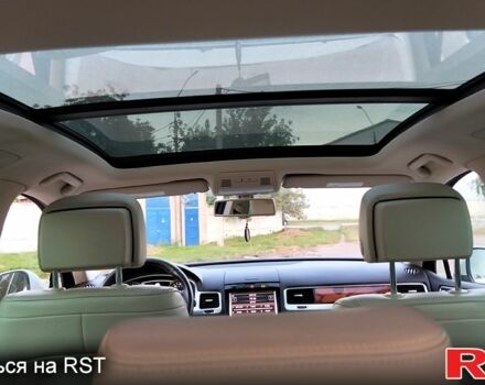 Білий Фольксваген Туарег, об'ємом двигуна 3 л та пробігом 320 тис. км за 15400 $, фото 4 на Automoto.ua