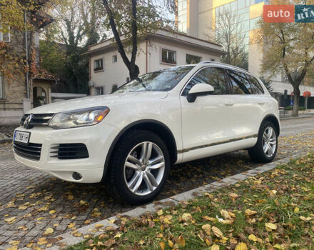 Белый Фольксваген Туарег, объемом двигателя 2.97 л и пробегом 340 тыс. км за 17700 $, фото 2 на Automoto.ua
