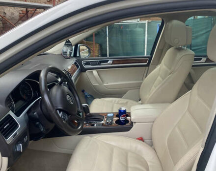 Белый Фольксваген Туарег, объемом двигателя 2.97 л и пробегом 340 тыс. км за 17700 $, фото 5 на Automoto.ua